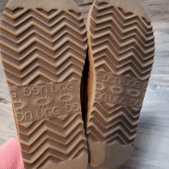 S O L D Tasman UGG - Picture 4 of 8